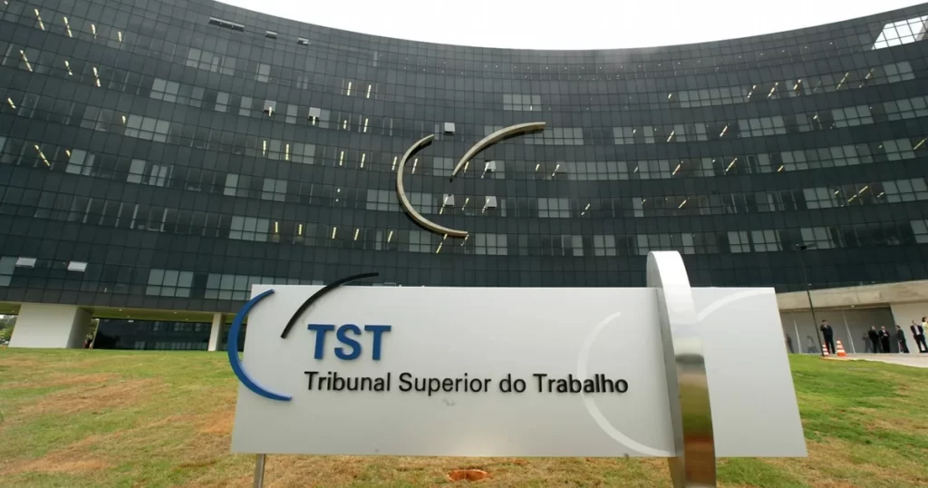 Empregar como CLT e PJ ao mesmo tempo é fraude à legislação trabalhista, decide TST