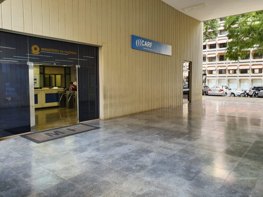 Carf afasta cobrança de IRRF sobre resgates de cotas distribuídas no exterior